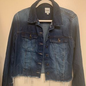 NWOT Kensie jean jacket, size L. Super cute w/ fringes, Non smoking household.